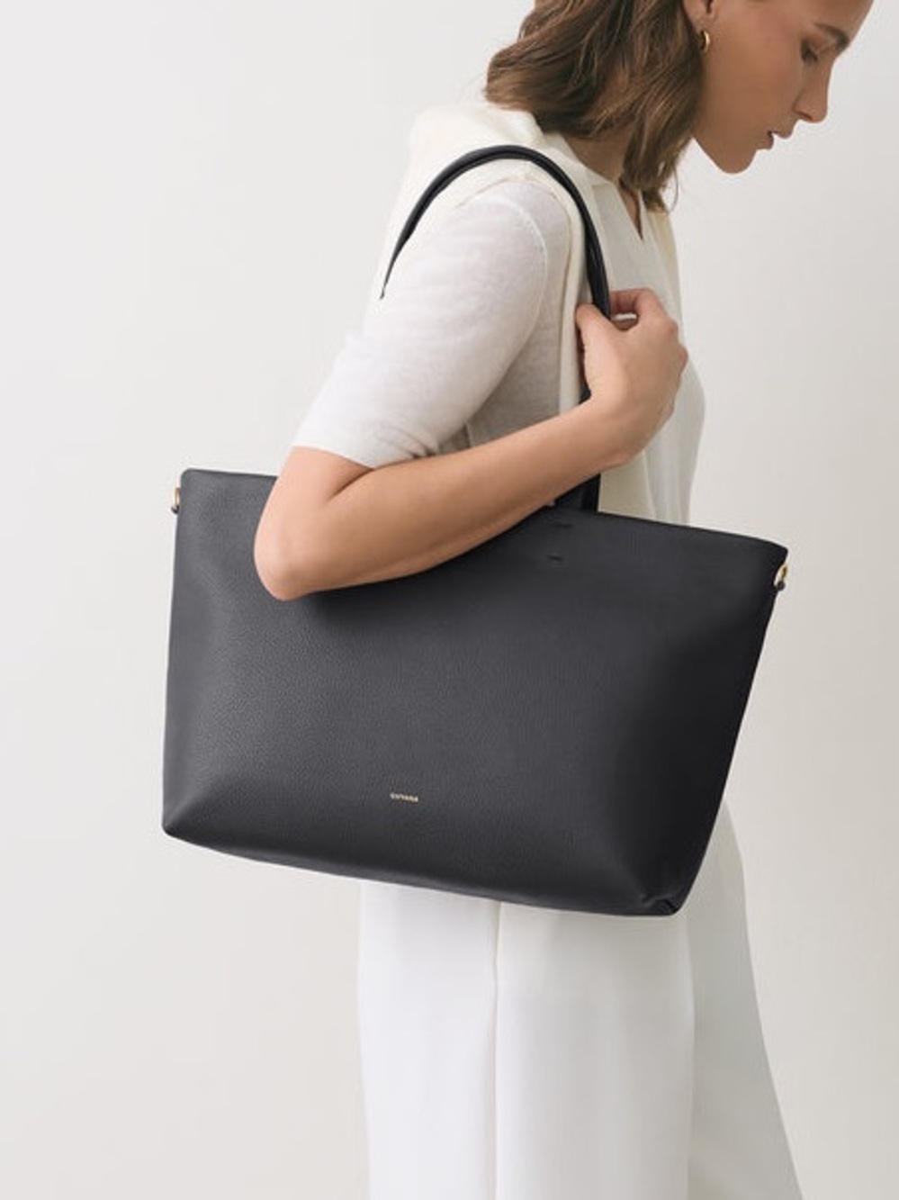Cuyana Small Easy Zipper Leather Tote Shoulder Bag - Picture 8 of 8